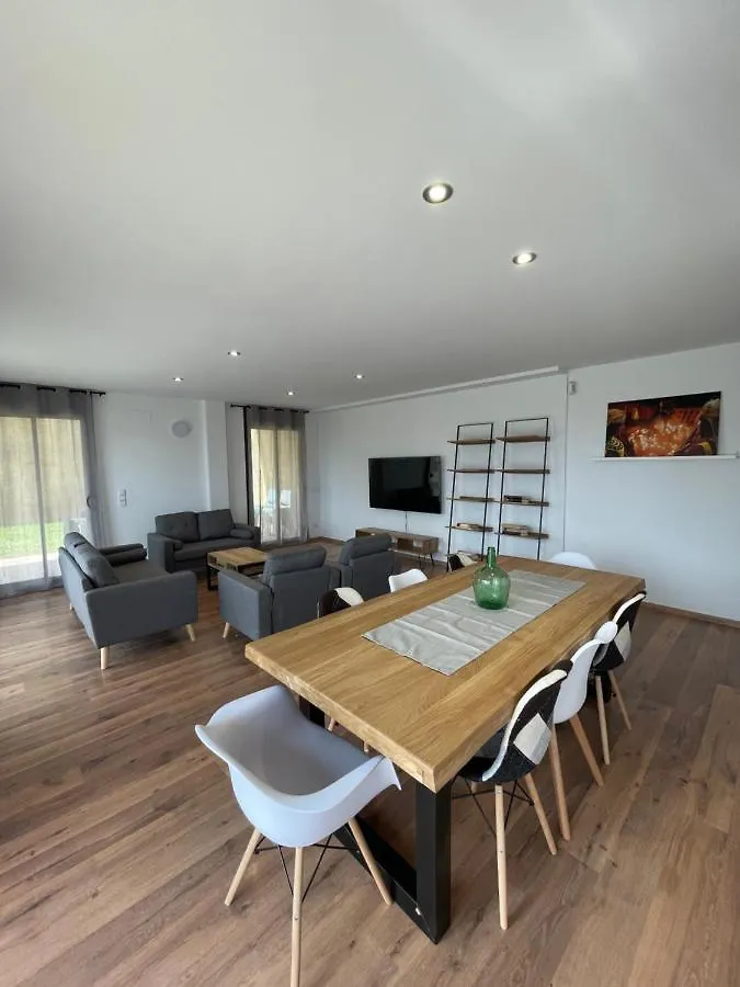 Casa Para 8 Personas En Berga - Alberga 0*,